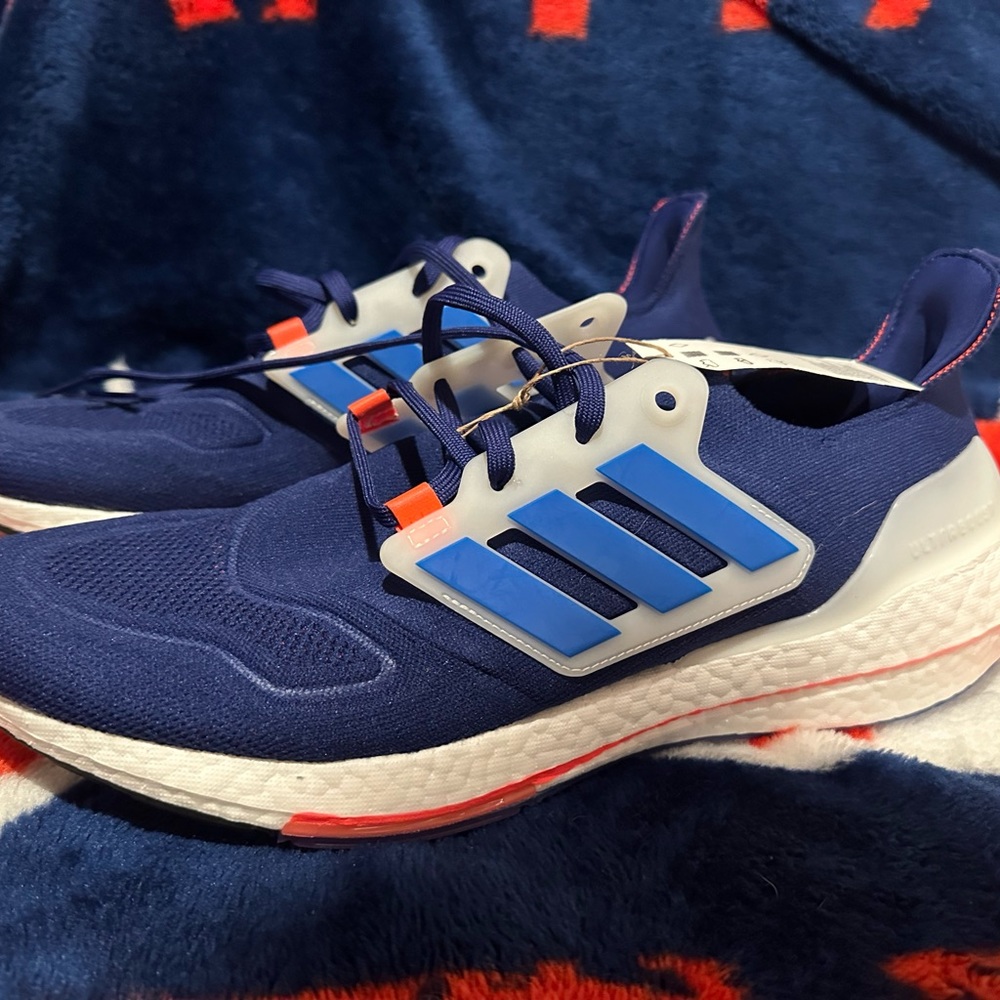 Mens Adidas Ultraboost 22 size 14